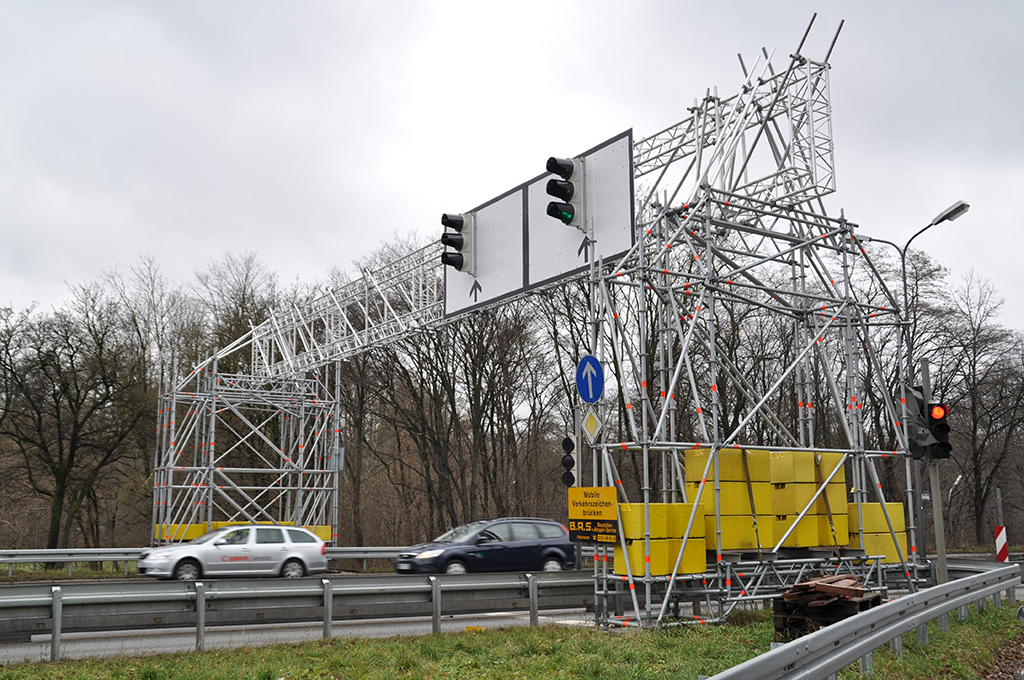 München Ampelanlage über Mittlerem Ring